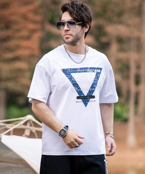 Alternative view of Áo thun tay ngắn thun cotton họa tiết tam giác means fashion