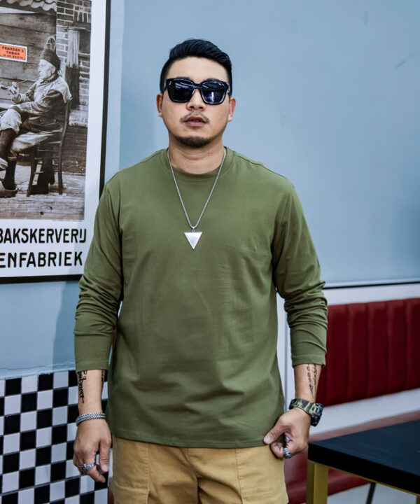 Áo thun tay dài trơn basic