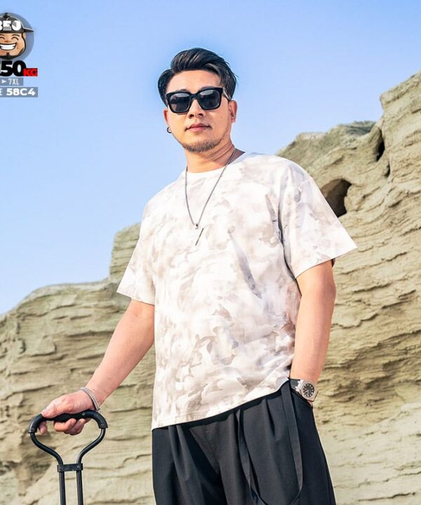 Alternative view of Áo thun tay ngắn họa tiết rằn ri nâu quanh áo