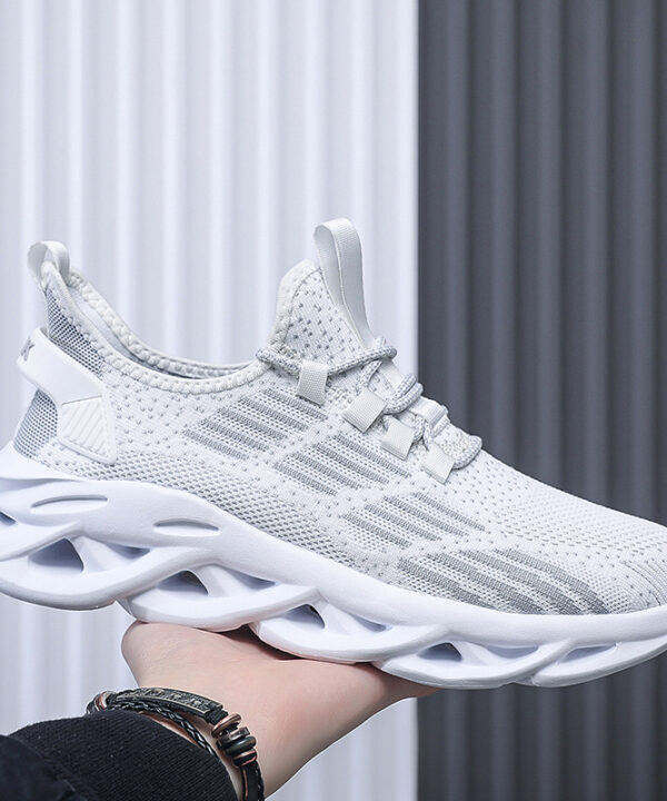 Alternative view of Sneaker yeezy street wear outfit sọc zizac