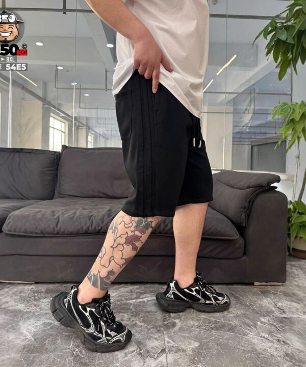 Alternative view of Quần short thun cotton ráp phối 3 sọc 2 side band style