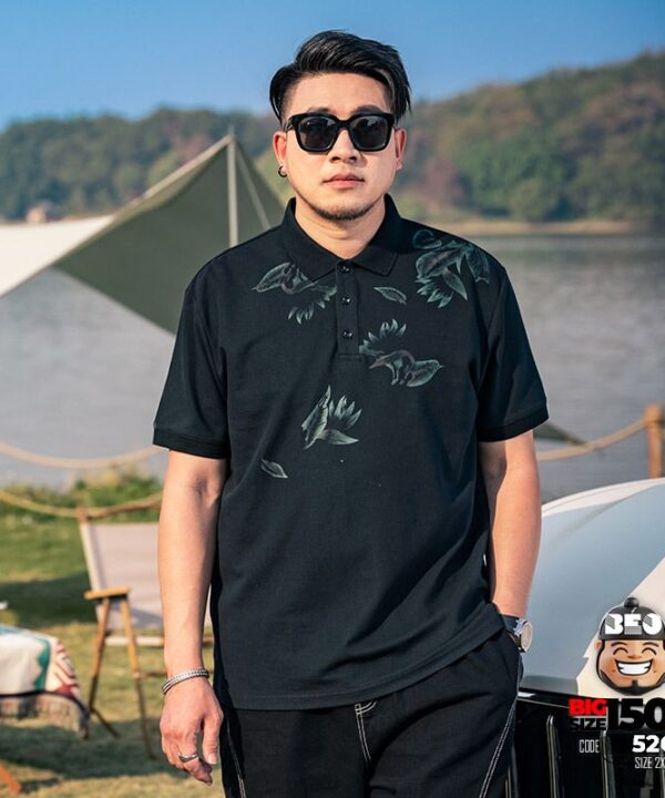 Alternative view of Áo thun tay ngắn Polo họa tiết lá rơi quanh vai