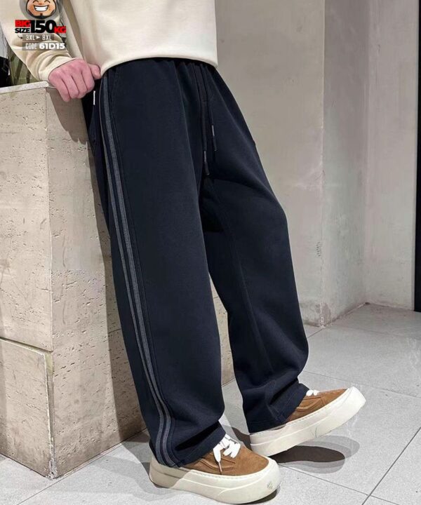 Alternative view of Quần dài ống suông rộng đùi 2 sọc chỉ nổi street wear style band