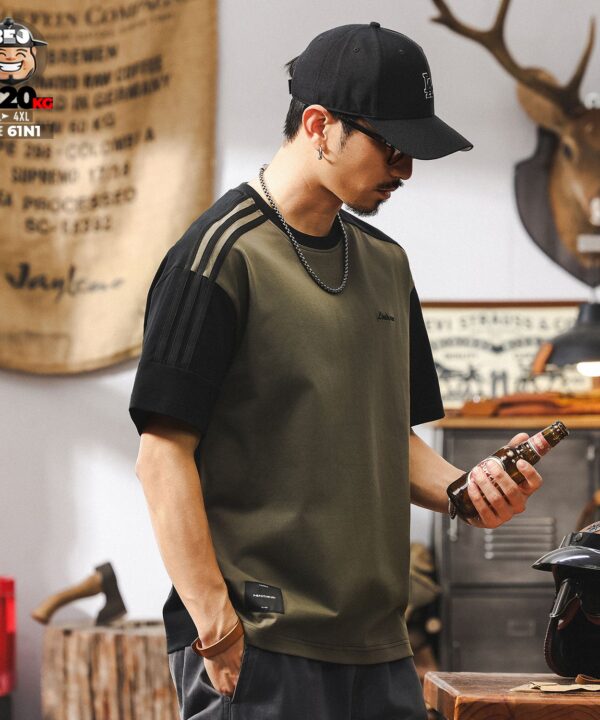 Alternative view of Áo thun tay ngắn cotton ráp phối 3 sọc cách điệu thêu sign