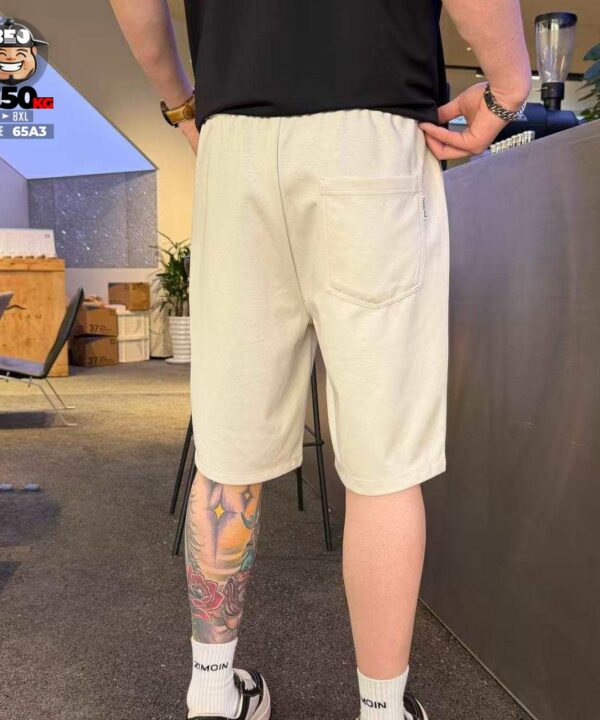 Quần short relaxed fit mềm phối logo tinh tế 3