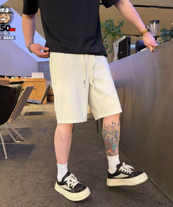 Quần short relaxed fit mềm phối logo tinh tế