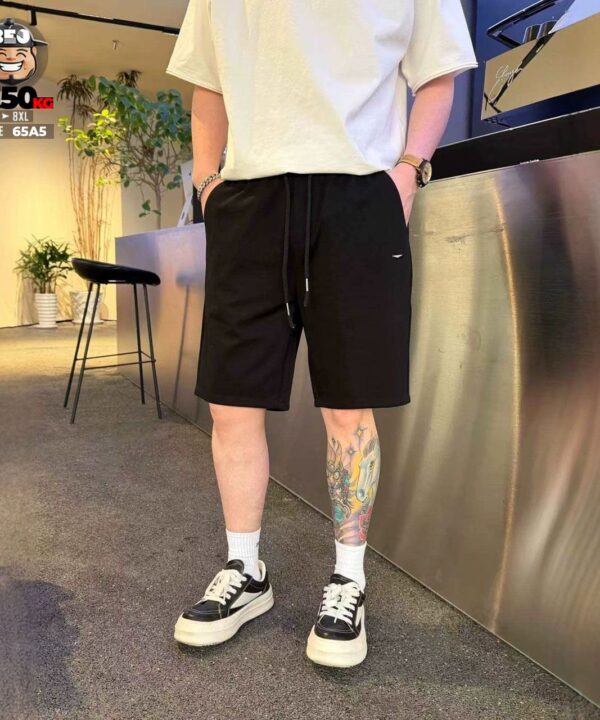 Quần short relaxed fit mềm phối logo tinh tế 2